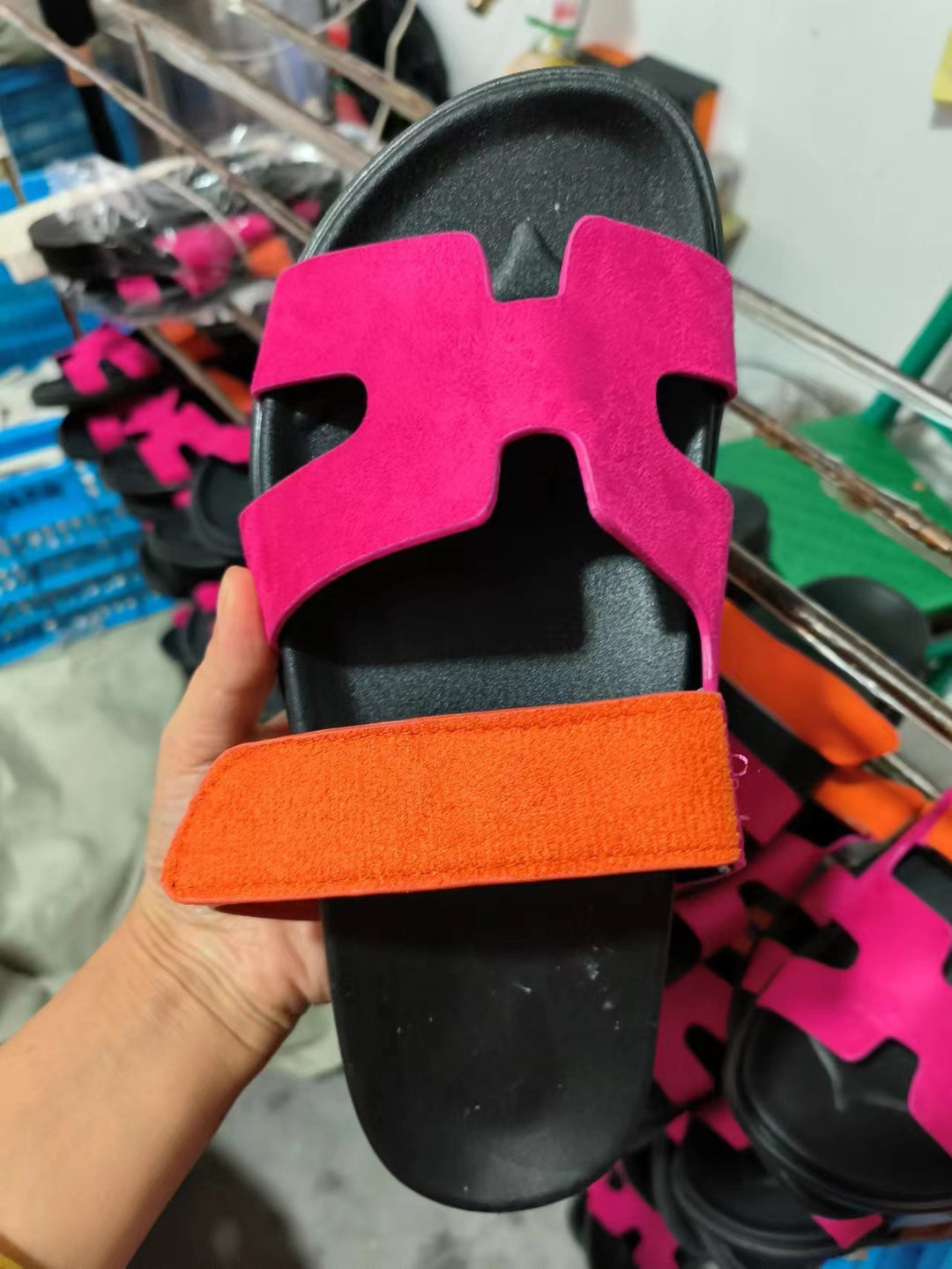 Damen Modische Sandalen mit verstellbarem Riemendesign und ergonomischem Fußbett R&B