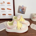 Damen Sportliche Plateau-Sneaker mit ausgeprägtem Schnürsystem und trendigem Design