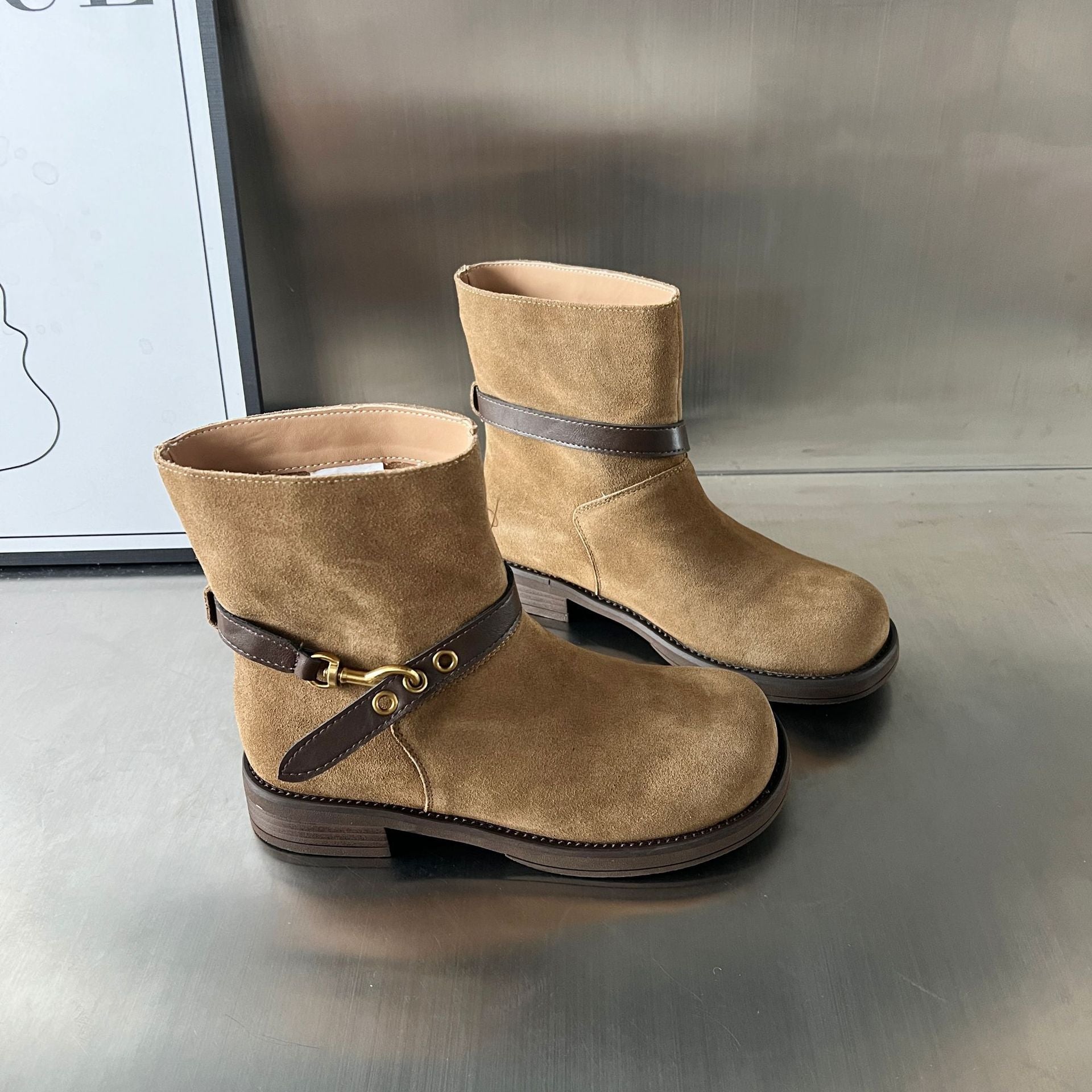 Damen elegante Short-Boots mit modischem Riemen und komfortablem Fußbett R&B