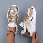 Damen Sneaker mit glänzendem Obermaterial und spitzenförmigem Design
