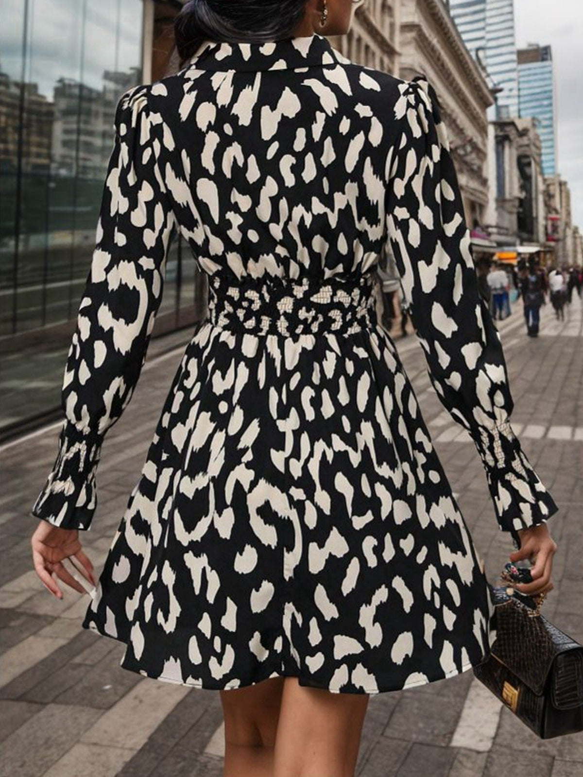 Damen langärmliges Kleid mit taillierter Passform