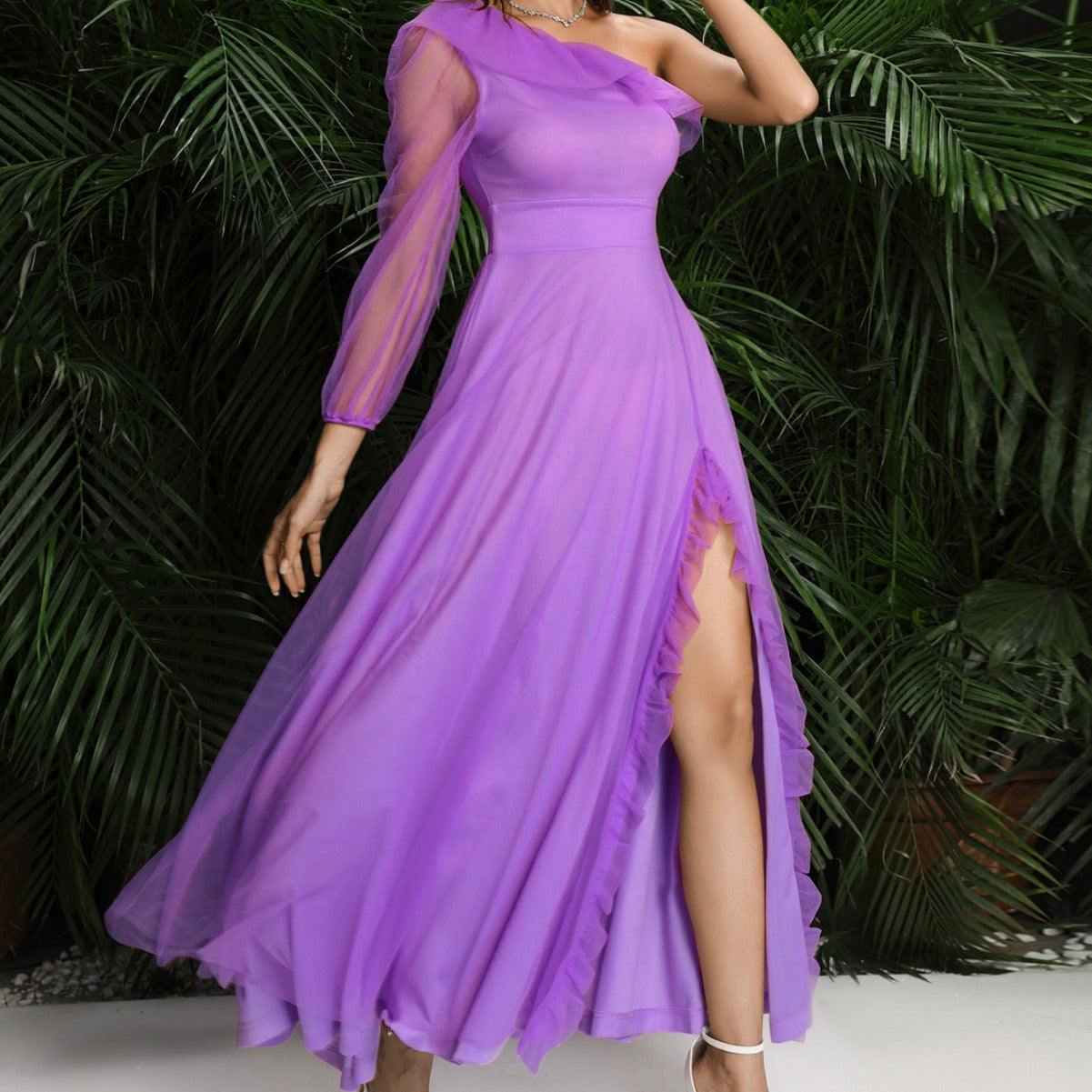 Damen Elegantes Maxikleid mit asymmetrischem Ausschnitt und fransierten Details R&B