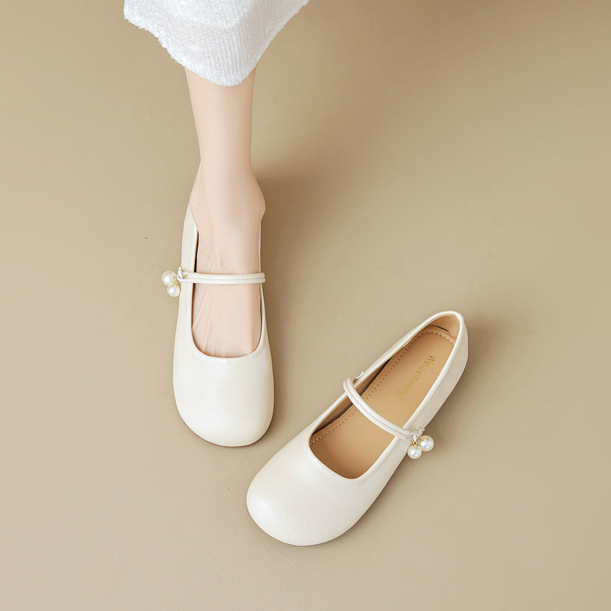Damen Ballerinas mit modischem Riemchen und Perlenanhängern