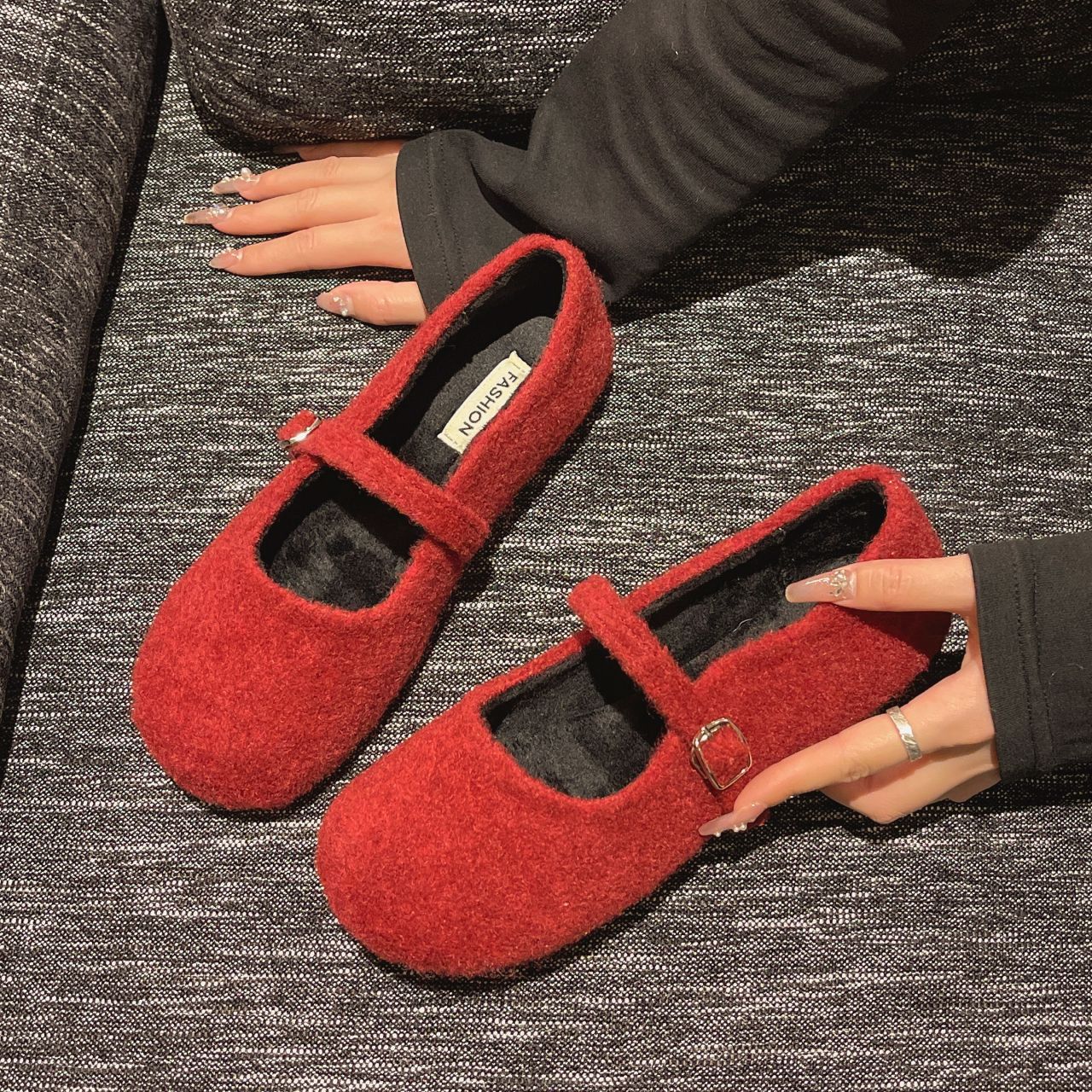 Damen Filzschuhe mit elegantem Riemchen und bequemer Sohle R&B