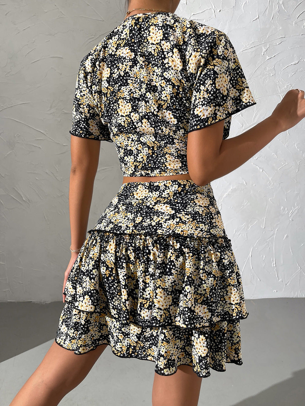 Damen Blumiges Mini-Kleid mit Raffungen und Rüschendetails R&B