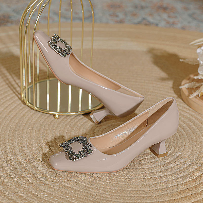 Damen elegante Pumps mit luxuriösem Schmuckdetail und komfortablem Blockabsatz