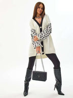 Damen Langer Strickcardigan mit Leopardenmuster und Knopfdetails