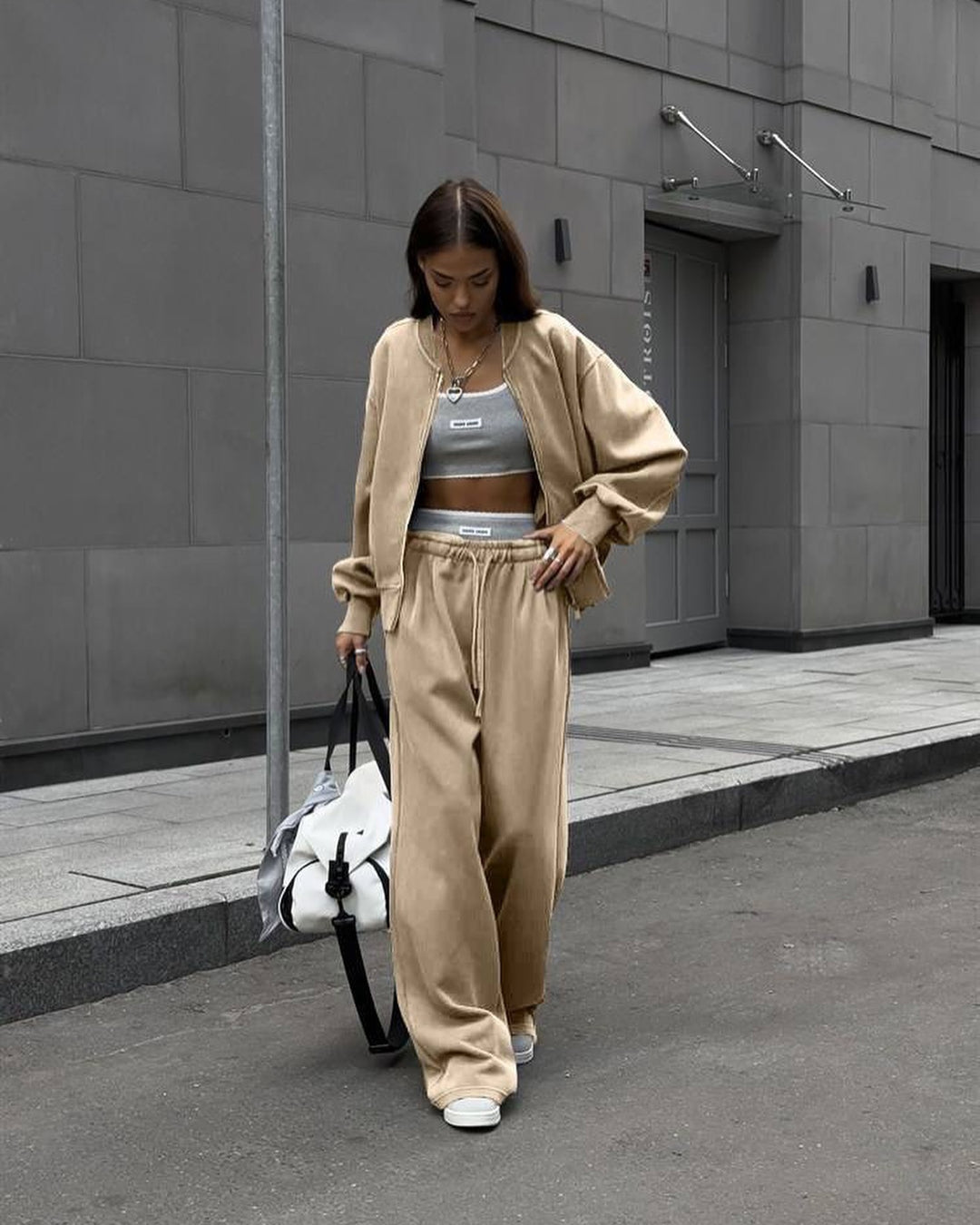 Damen lässiges Lounge-Set mit weiten Hosen und sportlicher Jacke R&B