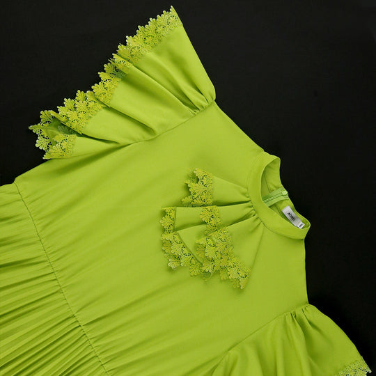 Damen Elegantes Maxi-Kleid mit Plisseefalten und Rüschendetails R&B