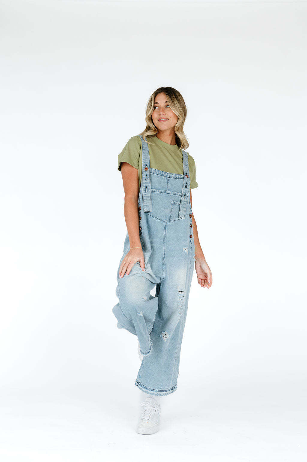 Damen Latzhose mit modischen Destroyed-Details und weitem Schnitt R&B