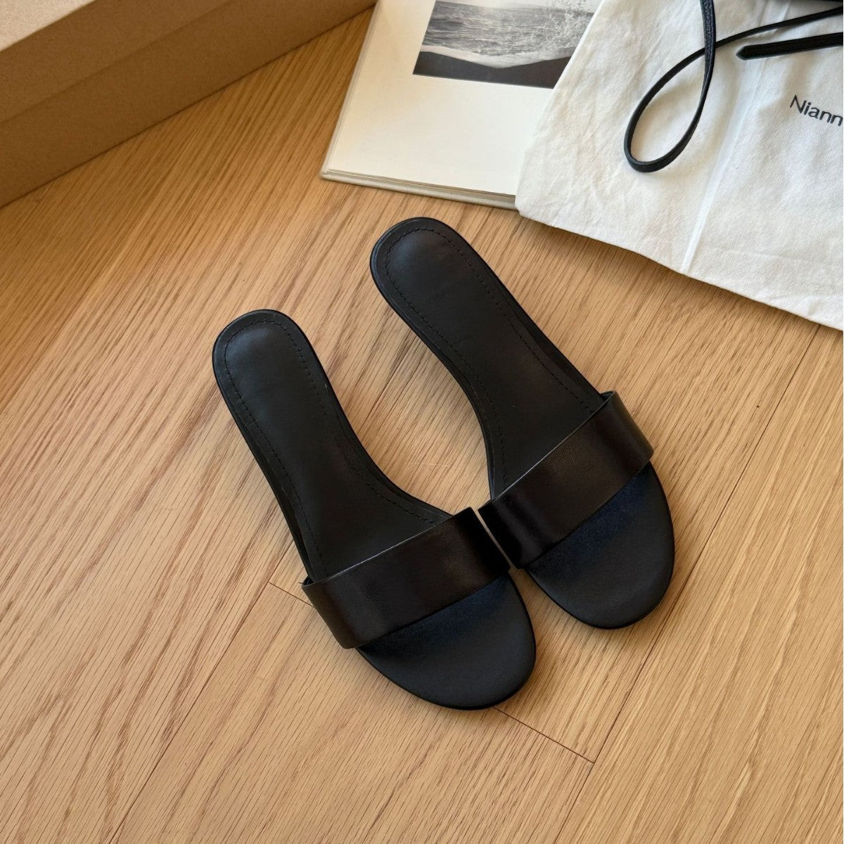 Damen Elegante und zeitlose Sandalen mit niedrigem Absatz
