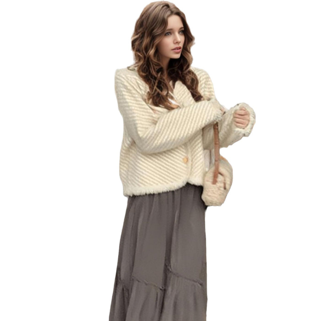 Damen luxuriöse Strickjacke mit fransigen Kanten und Knopfdetails R&B