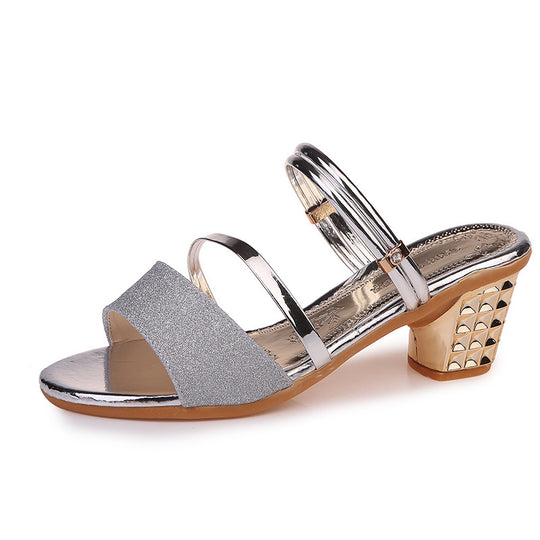 Damen nan glitzernde Riemchen-Pantolette mit mittelhohem Nietenblockabsatz und poliertem Metallic-Fußbett R&B