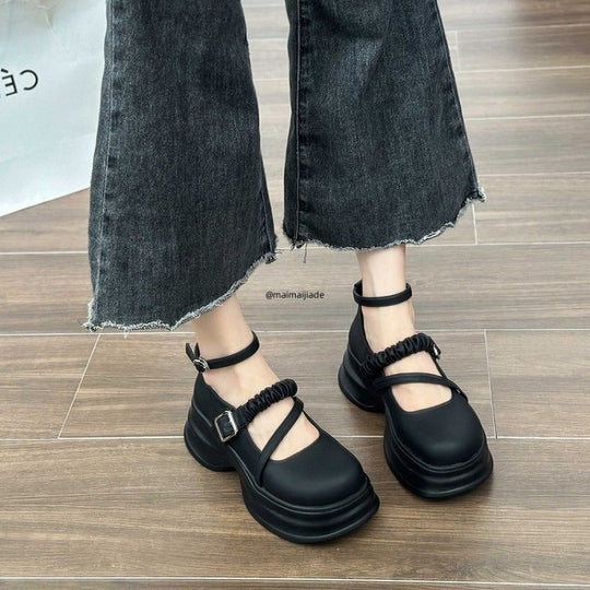 Damen Bequeme Sandalen mit innovativer Riemenverzierung R&B