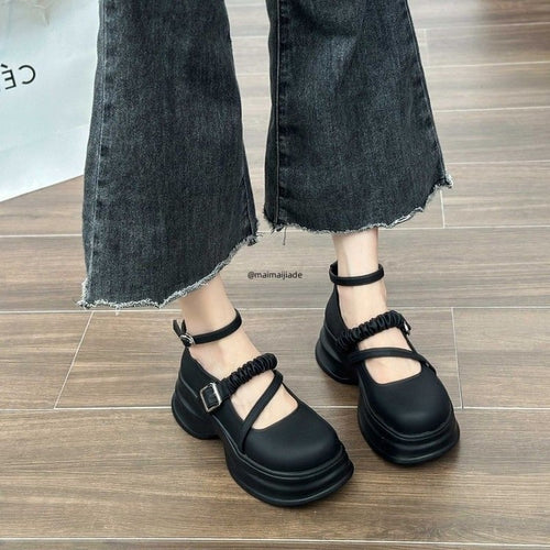 Damen Bequeme Sandalen mit innovativer Riemenverzierung R&B