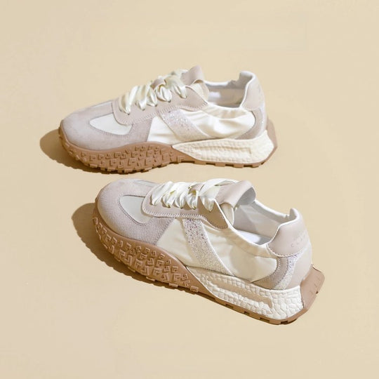 Damen Sportliche Sneakers mit glitzernden Akzenten und futuristischem Design R&B