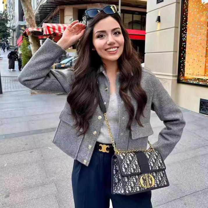 Damen modische Kurzjacke aus strukturiertem Wollmaterial mit praktischen Pattentaschen R&B