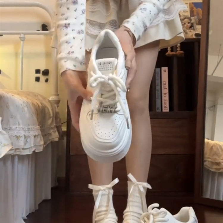 Damen Plattform-Sneaker mit atmungsaktiven Einsätzen und eleganter Schnürung R&B