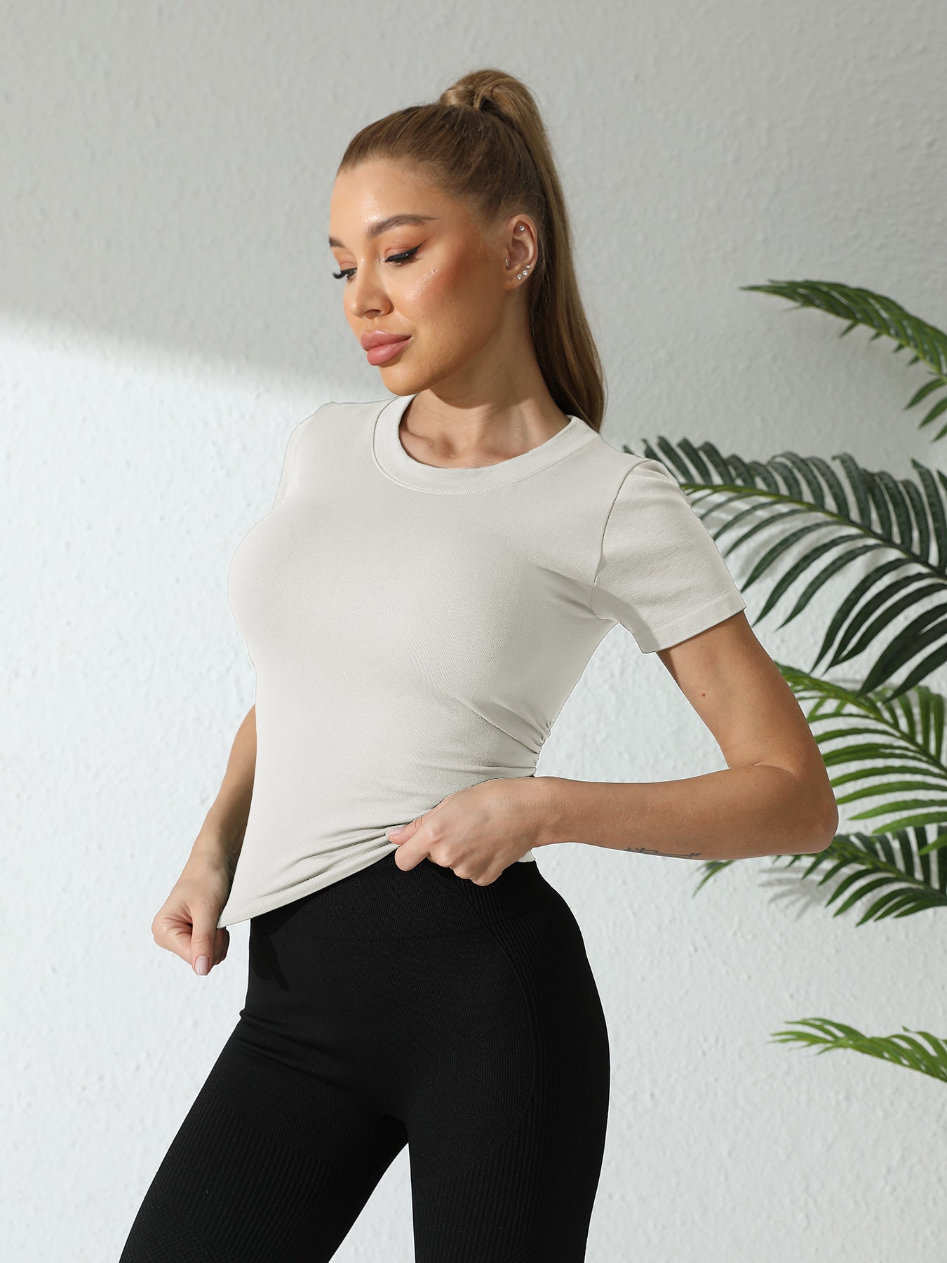 Damen Figurbetontes Komfort-T-Shirt mit Rundhalsausschnitt und atmungsaktivem Material R&B