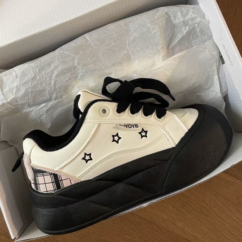Damen Hochfront Sneaker mit trendigem Plateau und Sternen-Applikationen