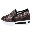 Damen Slip-On Sneakers mit romantischem Spitzen-Obermaterial