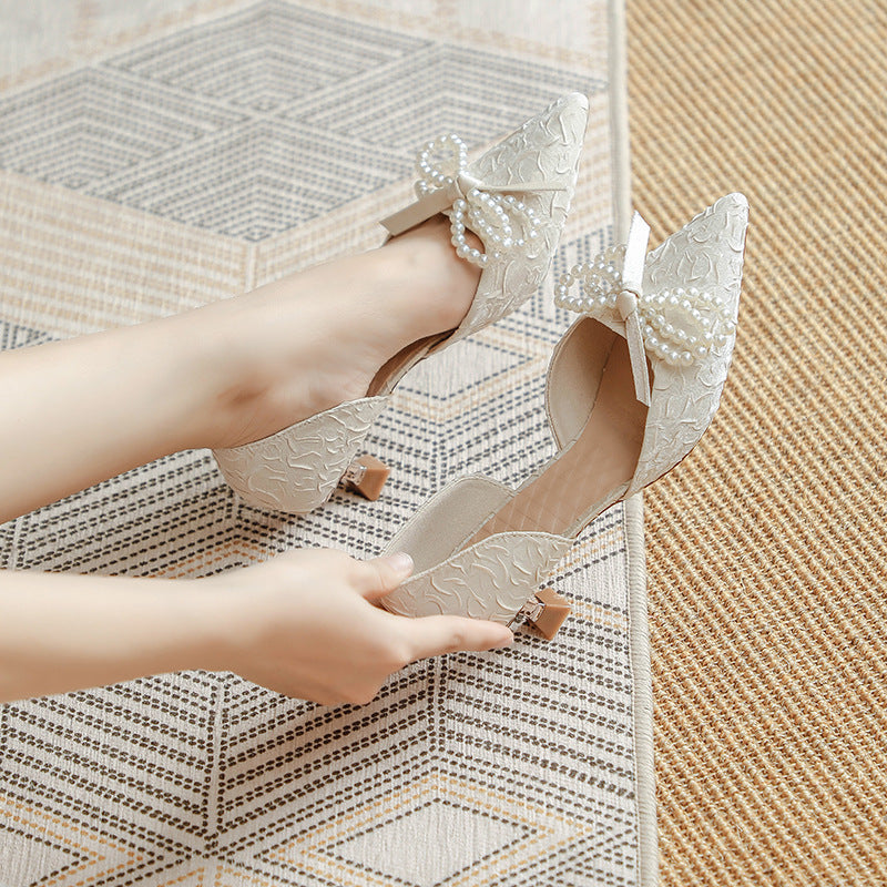 Damen elegant gestaltete Slingback-Pumps mit perlverziertem Schleifendetail