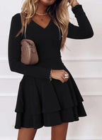 Damen Minikleid mit voluminösen Rüschensaum und V-Ausschnitt R&B
