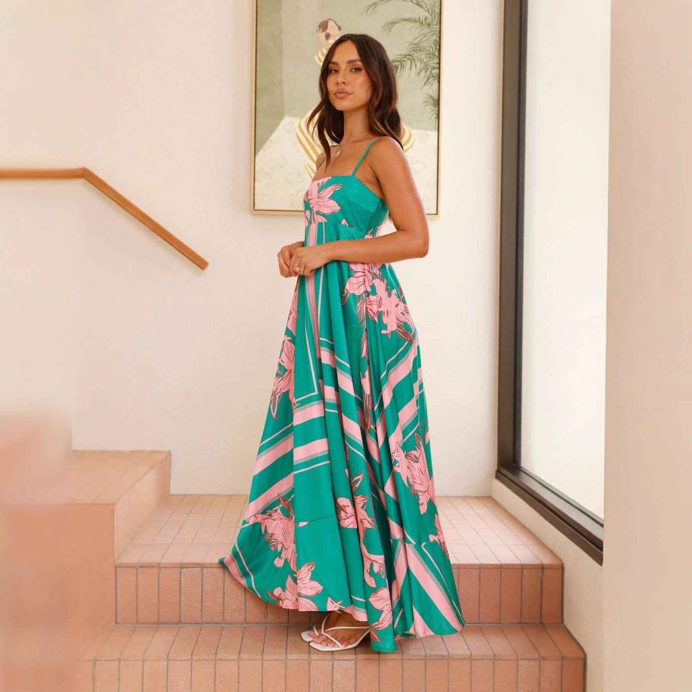 Damen Maxikleid mit elegantem floralem Design und schmalen Trägern R&B
