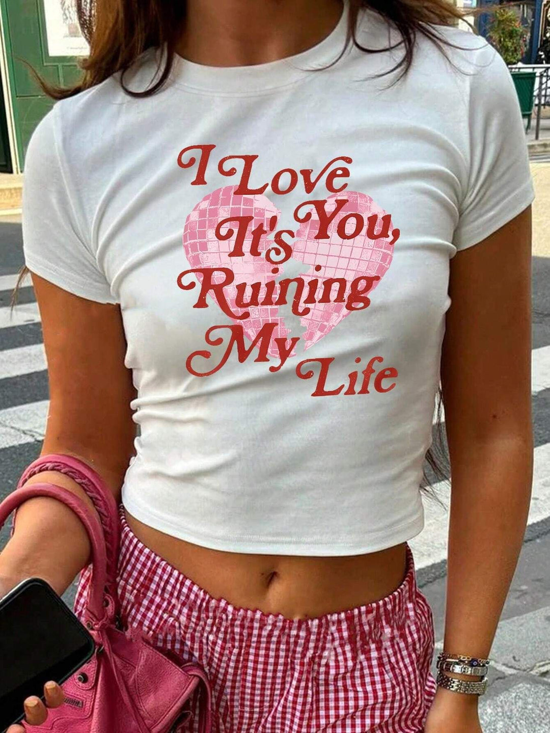 Damen Crop-Top mit kreativem Grafikdesign und modernem Schriftzug R&B