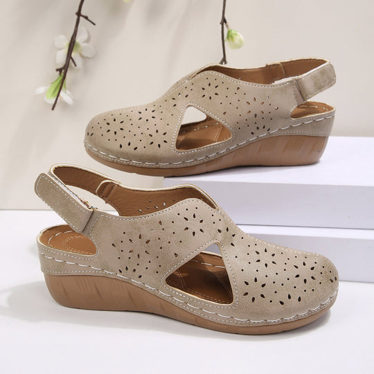 Damen Bequeme und elegante Sandalen mit luftigen Ausschnitten R&B