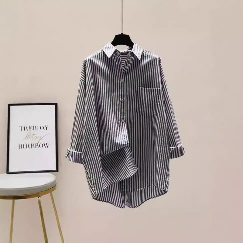 Damen Gestreiftes Oversized-Hemd mit Längerer Rückseite und Praktischer Brusttasche R&B