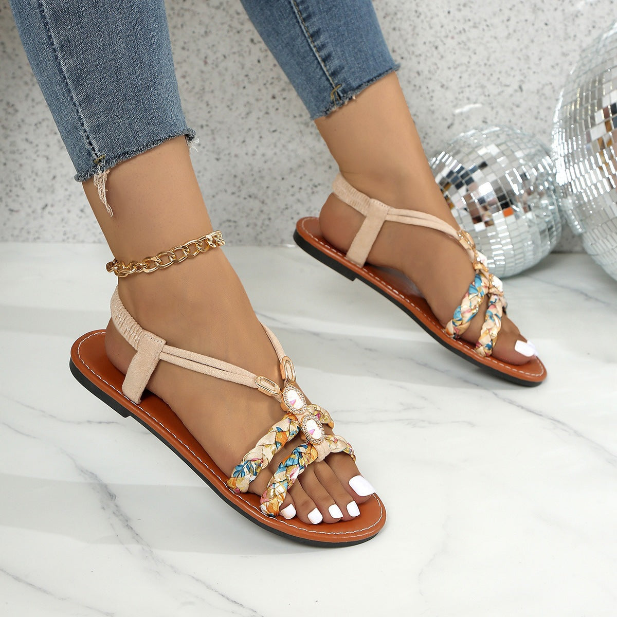 Damen modische Zehentrenner-Sandalen mit geflochtenem Riemendesign und glamourösen Details R&B