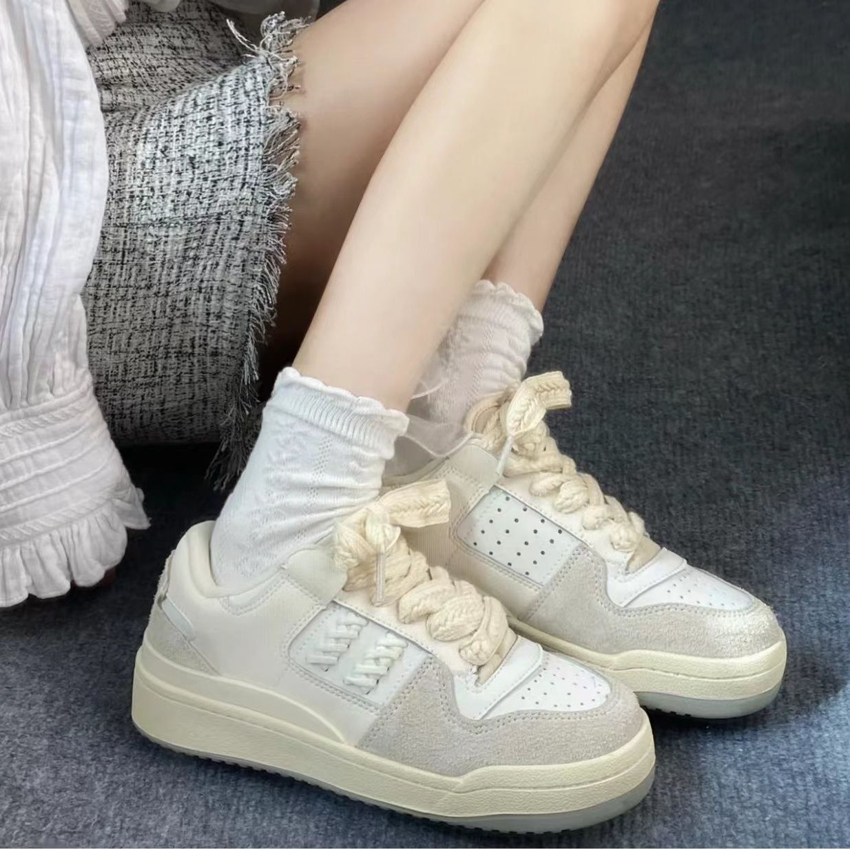 Damen Sneakers mit modischen Schnürdetails und komfortabler Dämpfung R&B