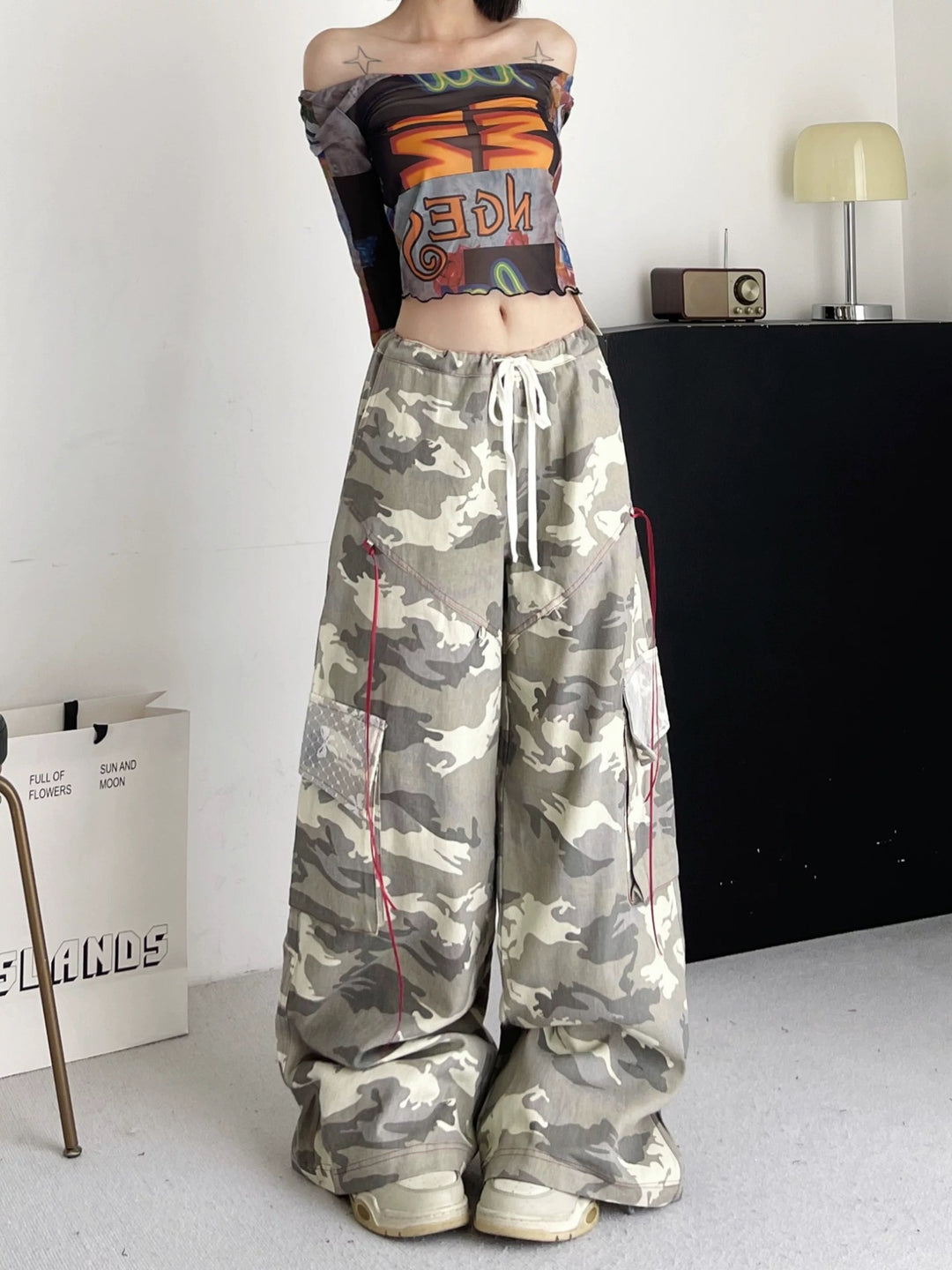 Damen Cargo-Hose im lässigen Oversized-Schnitt mit modischem Camouflage-Design R&B