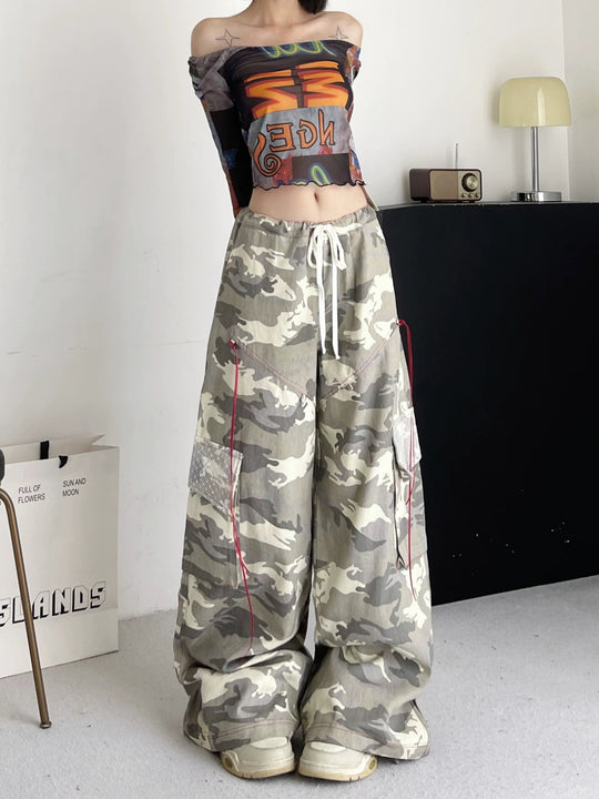 Damen Cargo-Hose im lässigen Oversized-Schnitt mit modischem Camouflage-Design R&B