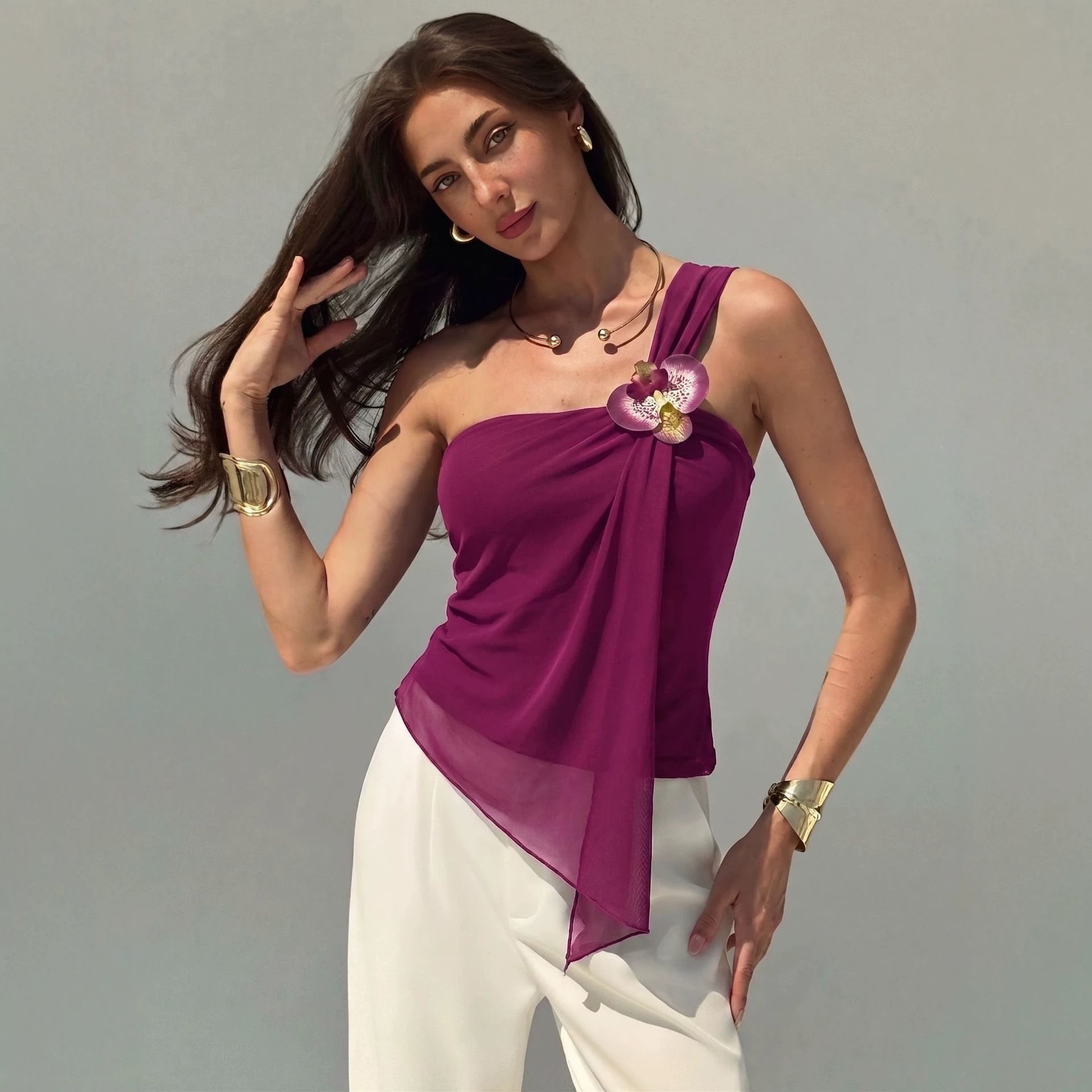 Damen nan asymmetrisches Einschulter-Chiffon-Oberteil mit Drapierung und Zierbrosche R&B
