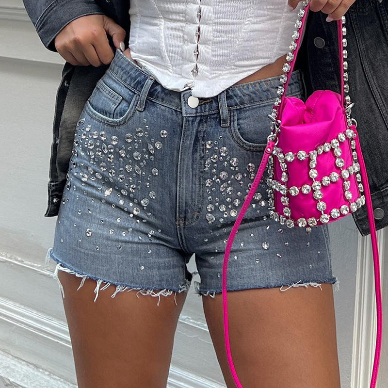 Damen Jeansshorts mit glitzernden Applikationen und fransigem Saum R&B