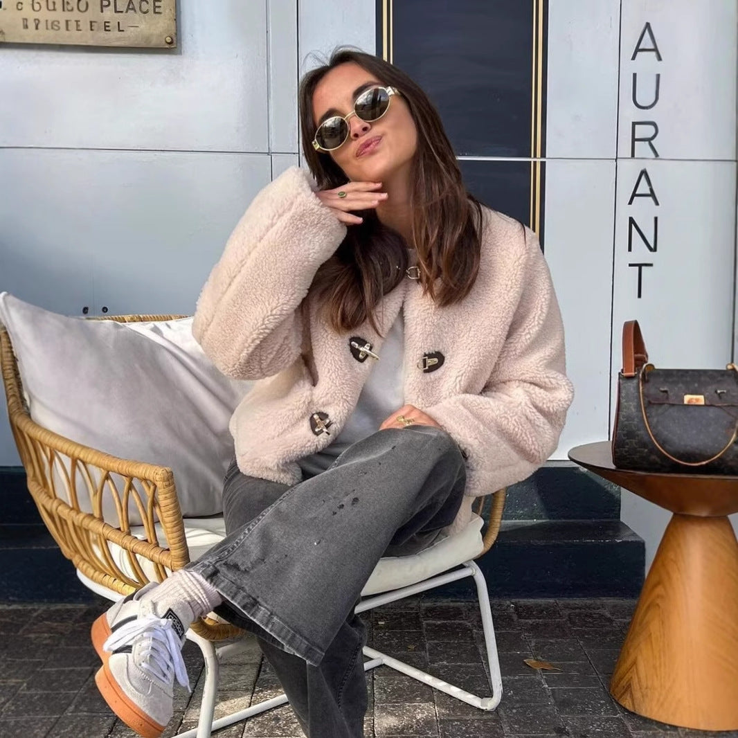 Damen modische Teddyjacke mit vintage Knopfdetails und aufgesetzten Taschen R&B