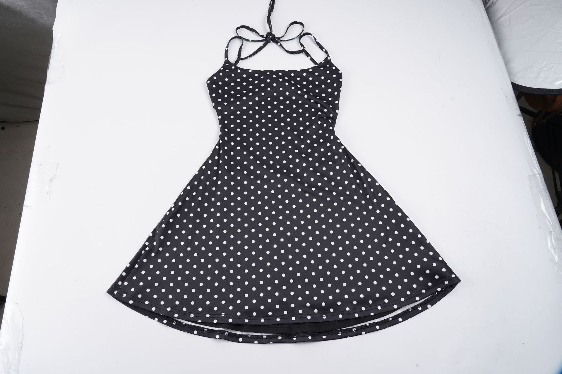 Damen sommerliches Trägerkleid mit Polka-Dots und fließendem Schnitt R&B