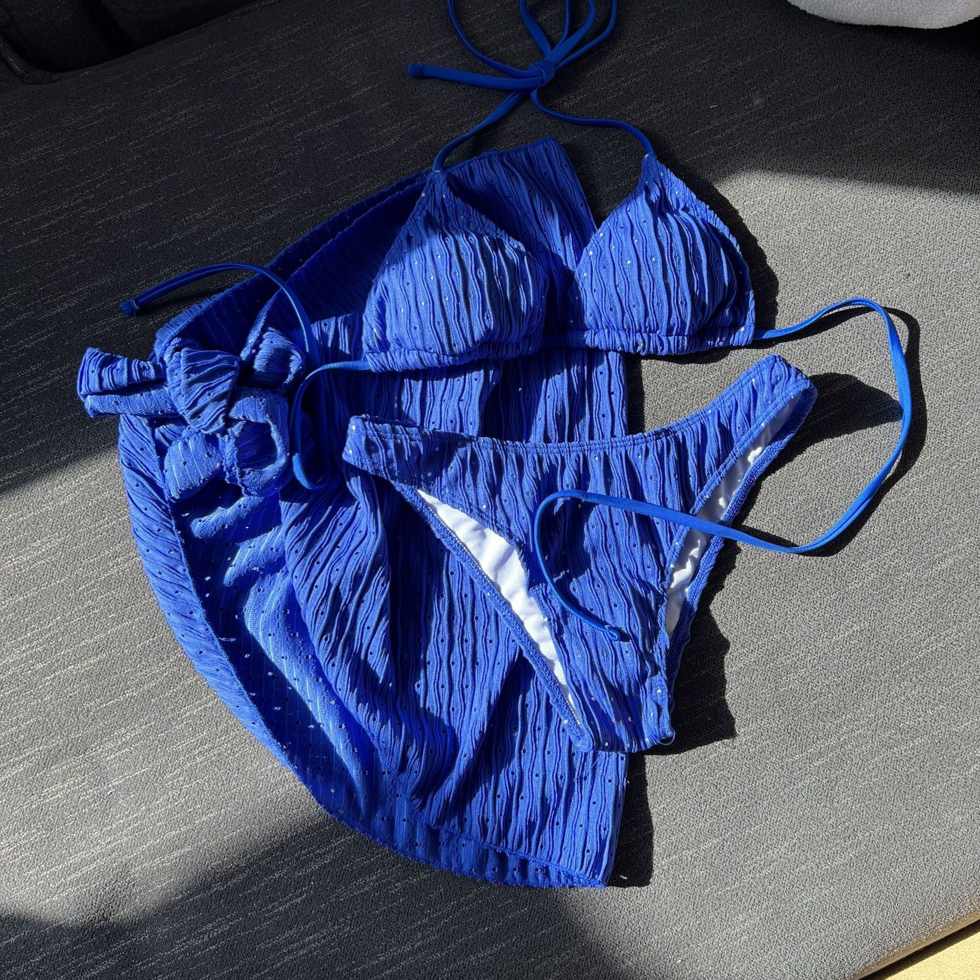 Damen Bikini-Set mit leicht glänzendem Design und verspieltem Wickelrock R&B