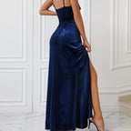 Damen Elegantes Samt-Maxi-Kleid mit schimmerndem Cut-Out und hohem Schlitz R&B