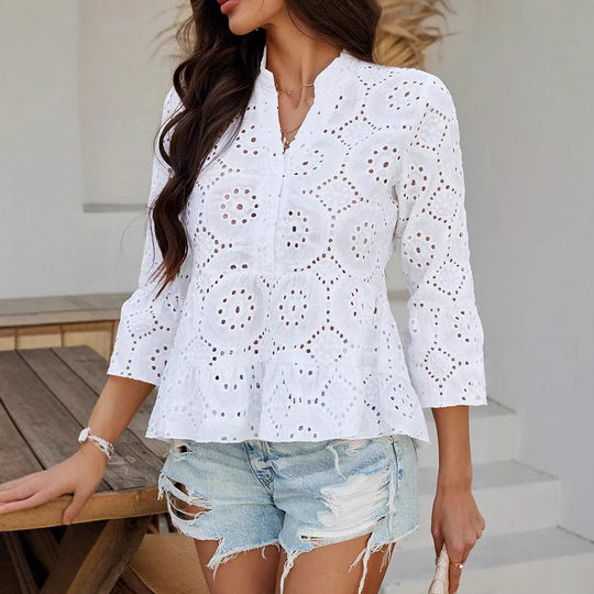 Damen Oberteil mit eleganter Broderie Anglaise und ausgestellten Ärmeln R&B