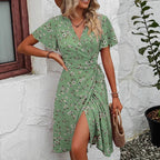 Damen Wickelkleid mit floralem Muster und Schnittdetails R&B