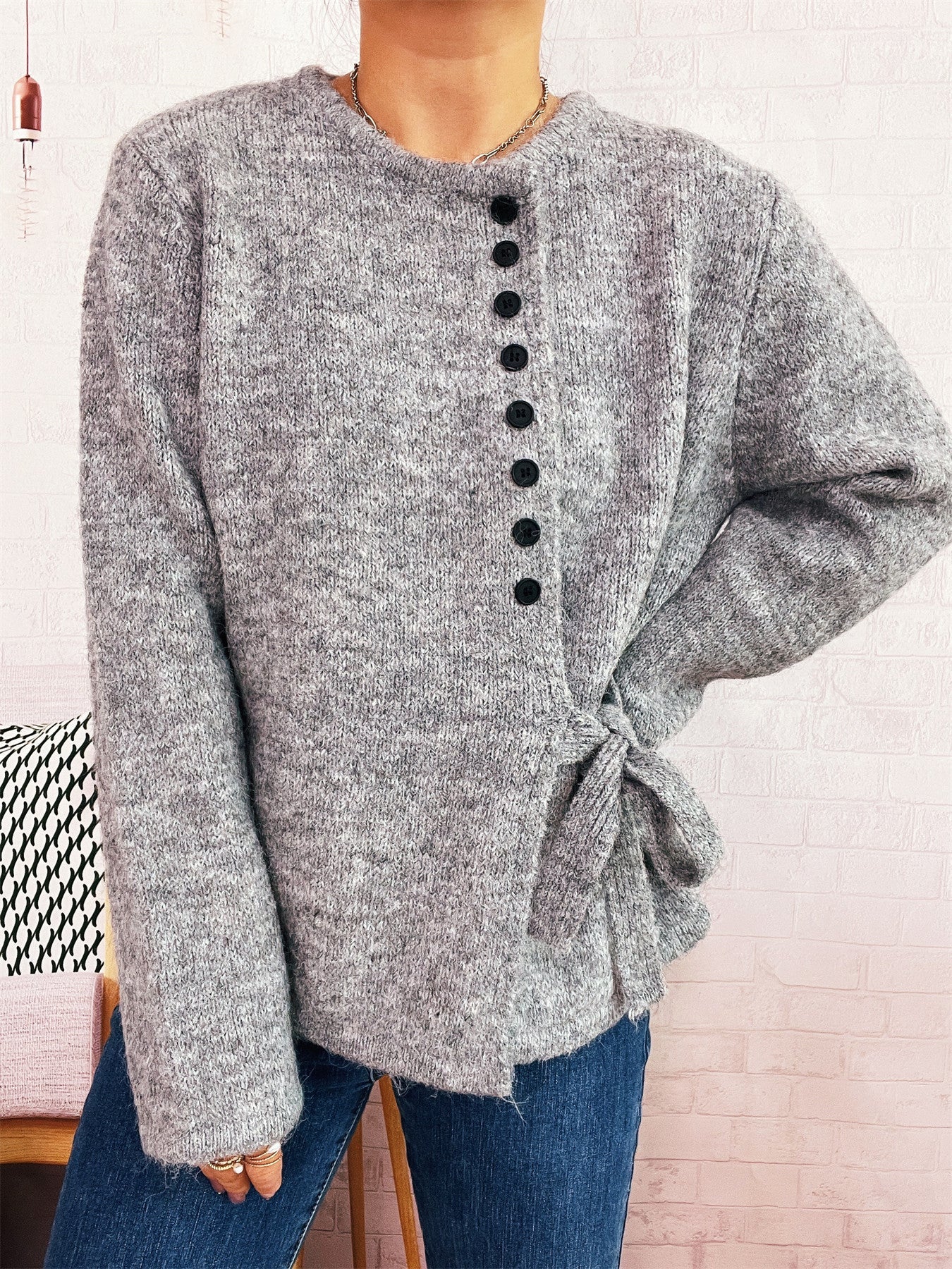 Damen Kuschelige Strickjacke mit elegantem Bindegürtel und modernen Knopfdetails R&B