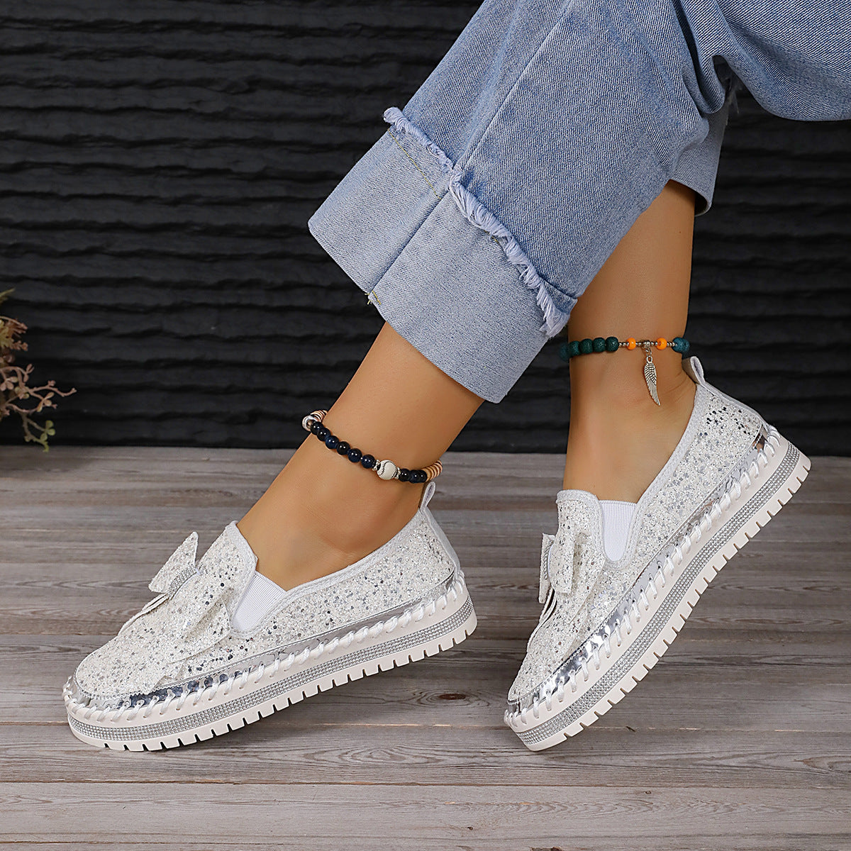 Damen modische Slip-On Sneakers mit glitzerndem Design und auffälliger Schleifenapplikation R&B