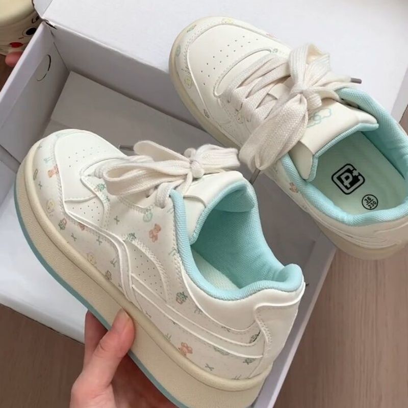 Damen Bequeme Freizeitsneaker mit floralem Design
