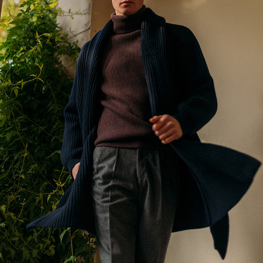 Herren Strickmantel mit breitem Gürtel und praktischen Taschen R&B