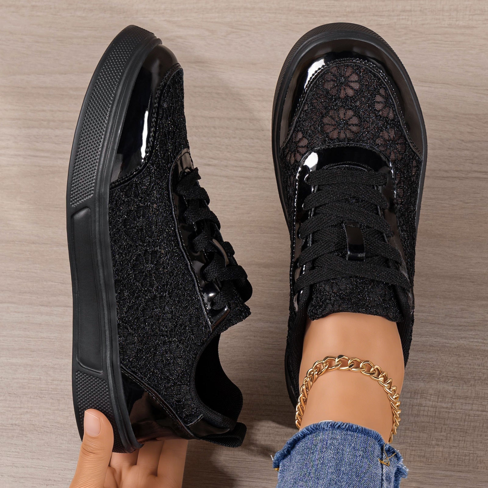 Damen Sneakers aus floralem Kunstleder mit rutschfester Sohle