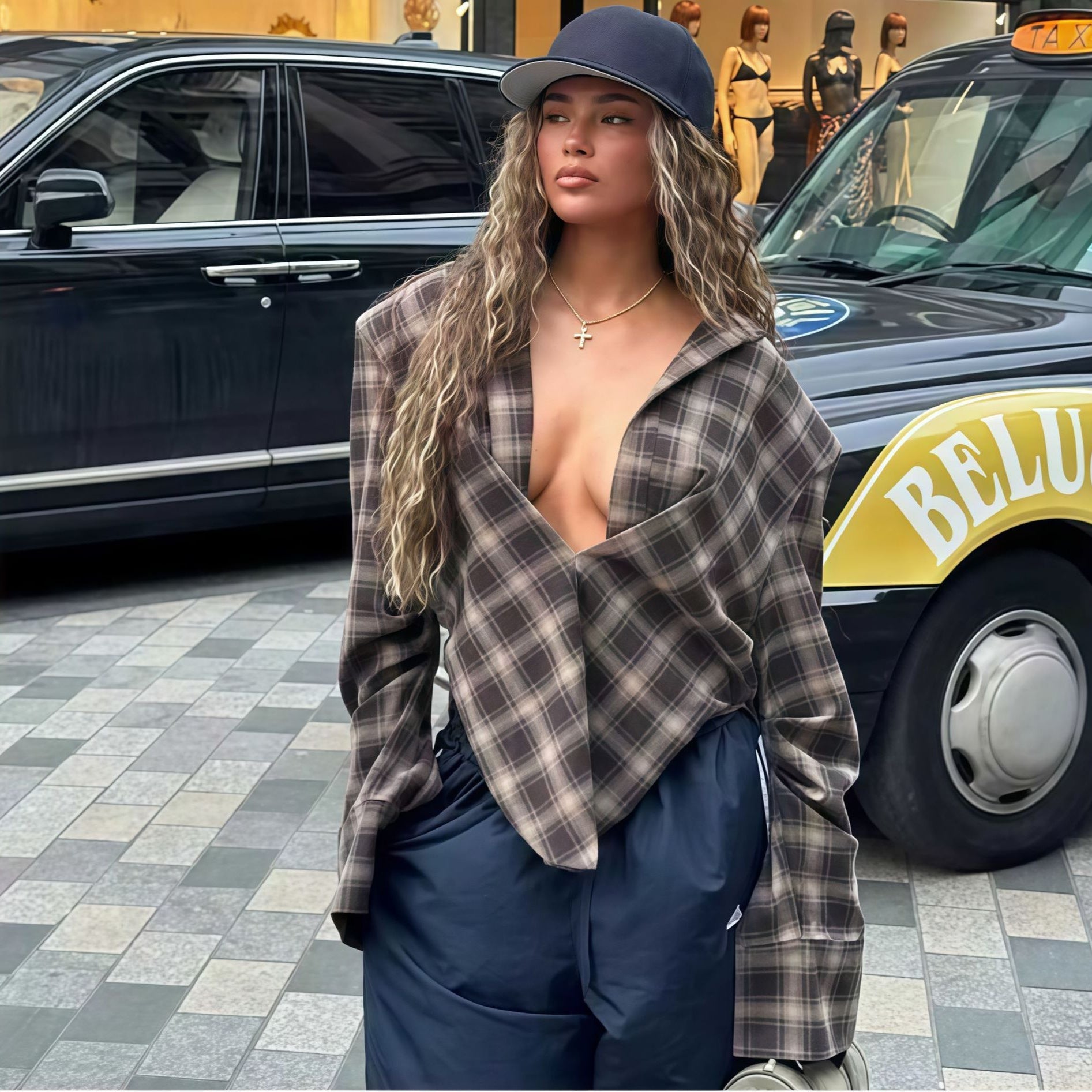 Damen Oversized Karo-Hemdbluse mit tiefem V-Ausschnitt und lässigem Schnitt R&B