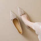 Damen spitz zulaufende Ballerinas mit dekorativem Faltendesign und metallic Akzent